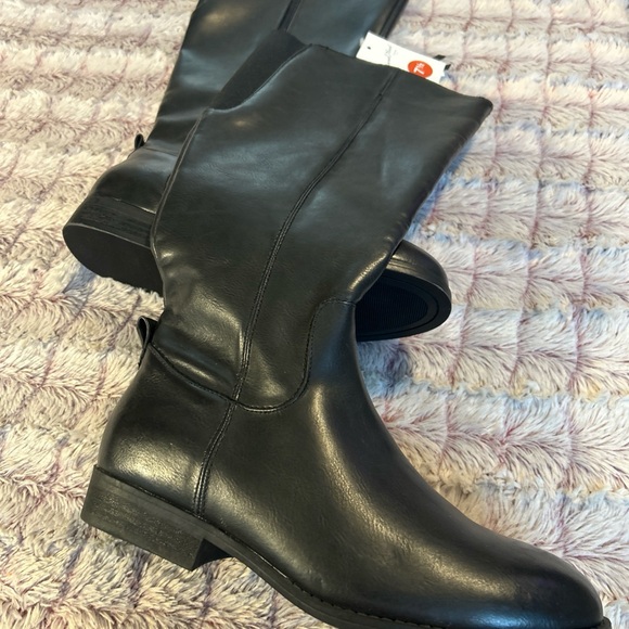 Universal Threads Black Women
Boots Size 7.5 - Picture 3 of 6